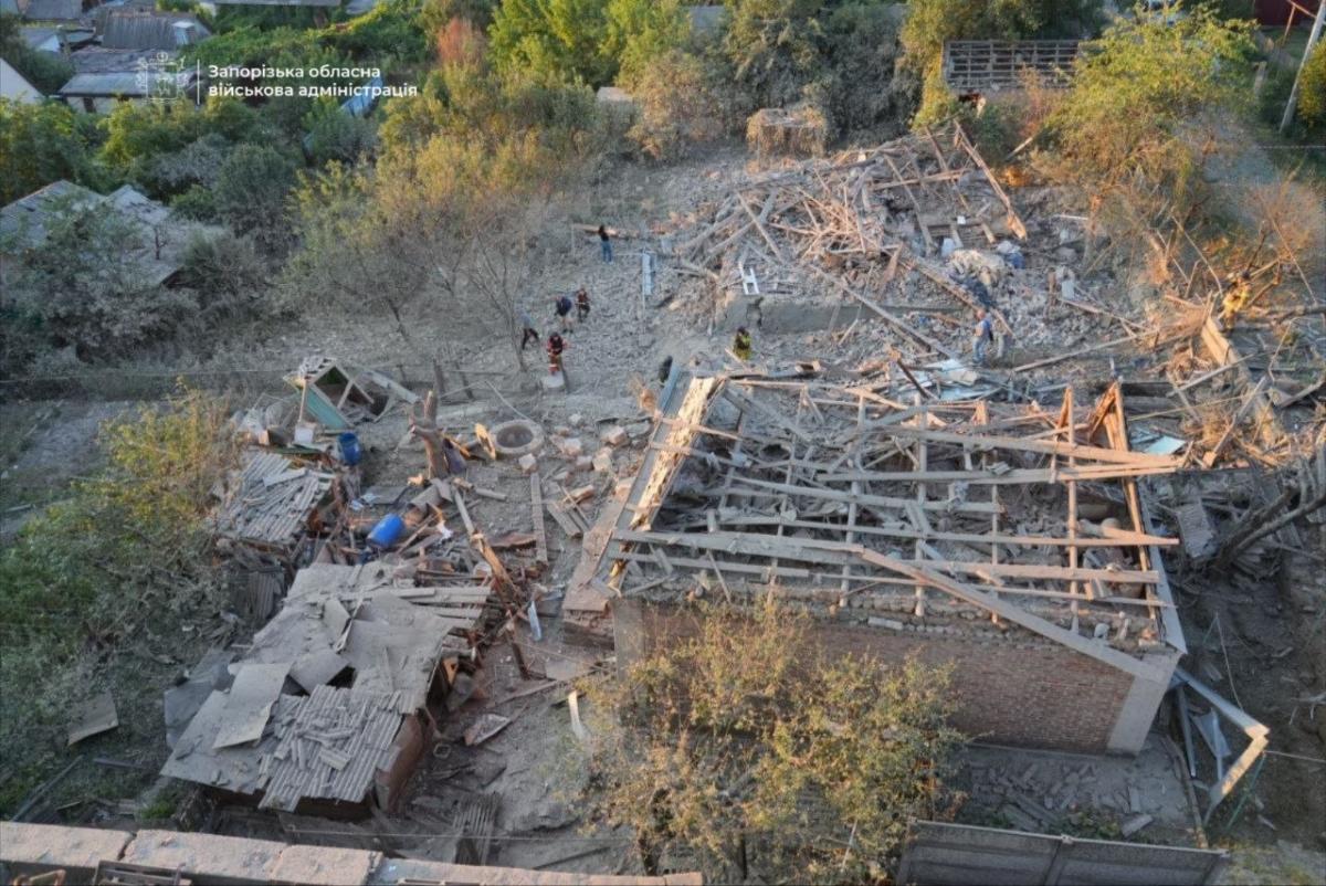 Удар КАБами та дронами по Запоріжжю: загинув 67-річний, будинок зруйновано