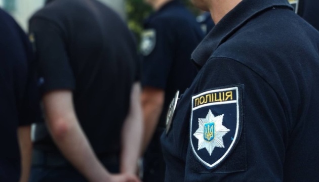 Чоловік поранив двох поліцейських на Буковині та втік у ліс: введено спецоперацію
