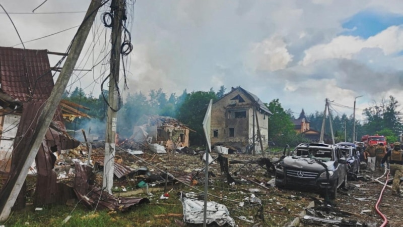 Кількість загиблих від удару по виставці зброї на Київщині зросла до 12