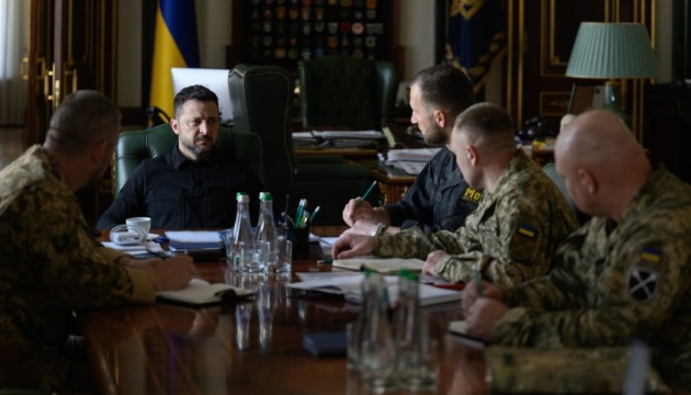 Зеленський і Генштаб анонсували системні зміни на фронті та нові мідлстрайки
