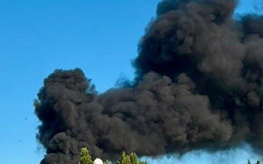Шахеди вдарили по будівельному магазину та супермаркету у Павлограді: масштабна пожежа