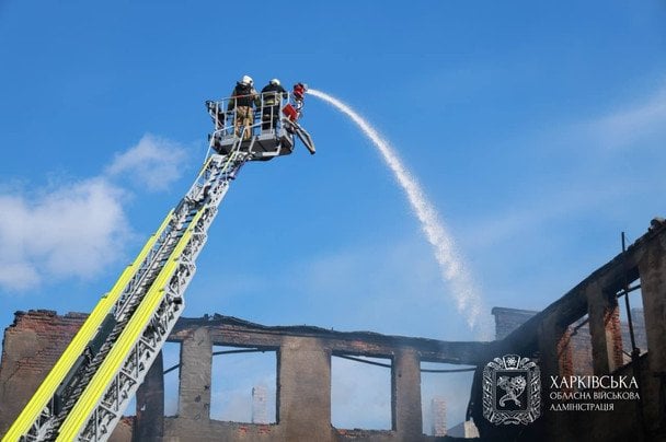Атака дронів РФ на Харків: пожежа у складі видавництва, є постраждалі