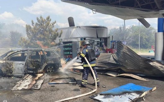 РФ завдала удару по АЗС у Дніпропетровській області: троє загиблих, пожежа