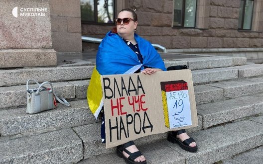 Росіяни завдали удару по Дніпру: загорілися склади з продуктами харчування