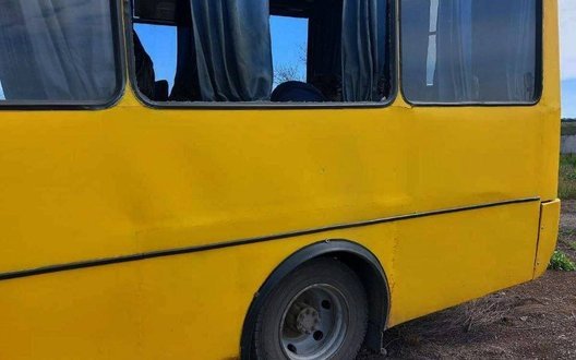 Дрон РФ вдарив по маршрутці в Херсоні: п'ятеро поранених, серед них підліток