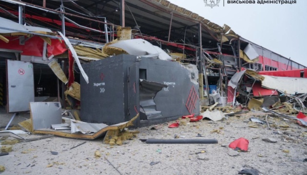 Росія вдарила балістикою по терміналу «Нової пошти» в Запоріжжі: 8 поранених