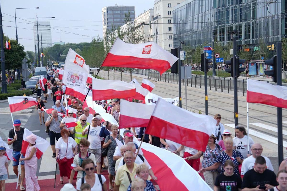 Польська опозиція PiS пропонує депортувати безробітних українців призовного віку