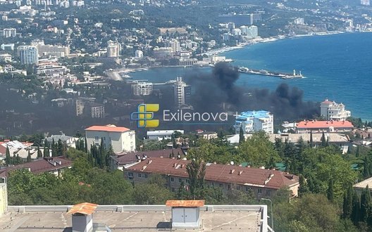 Морські дрони атакували порт у окупованій Ялті: пожежа та евакуація туристів