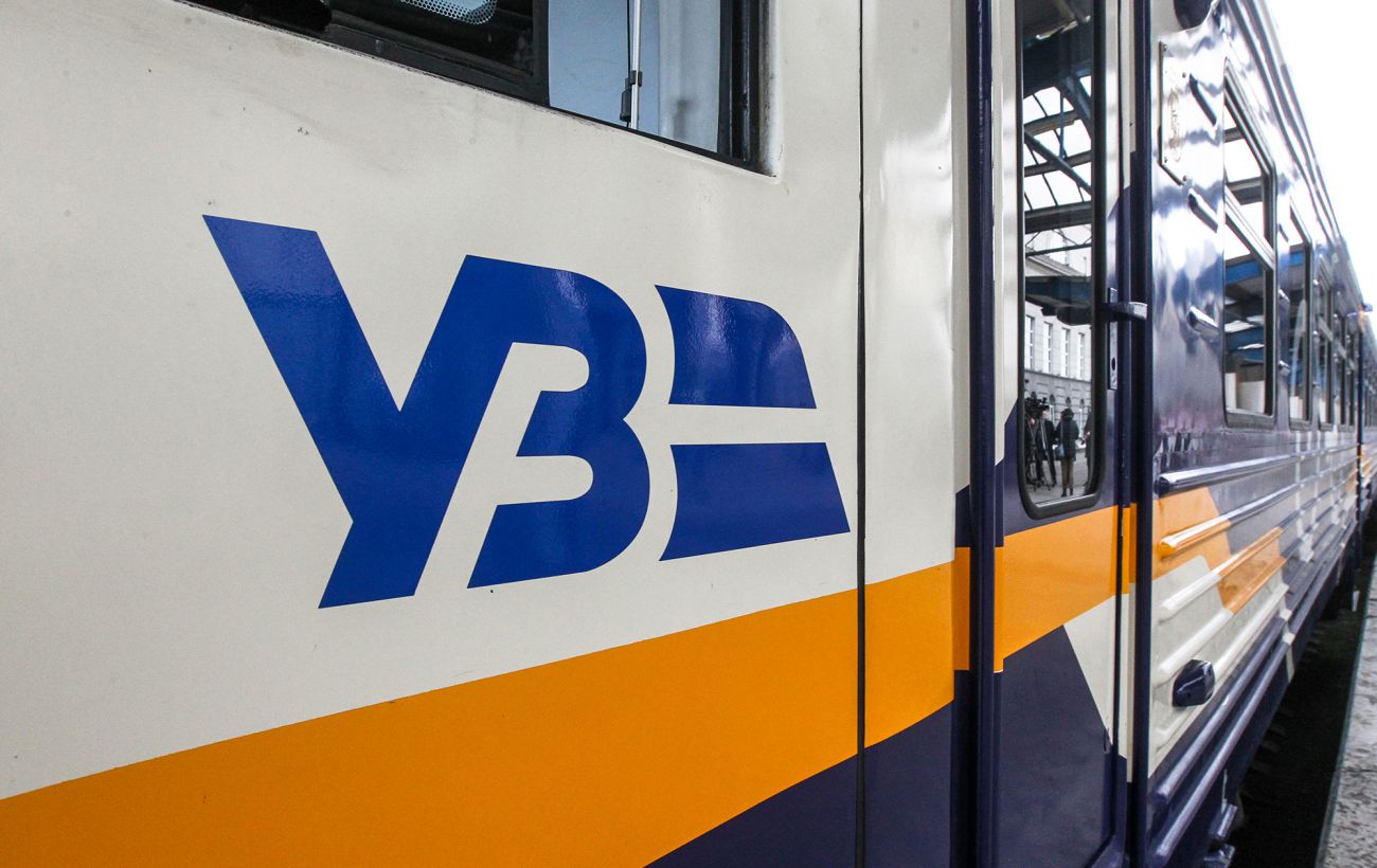 Дрон вдарив по локомотиву поїзда Суми-Київ: пасажирів евакуювали