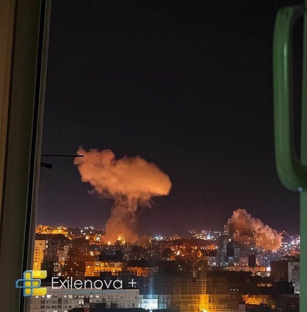 У Бєлгороді прогриміли потужні вибухи: повідомляють про масовану атаку дронів