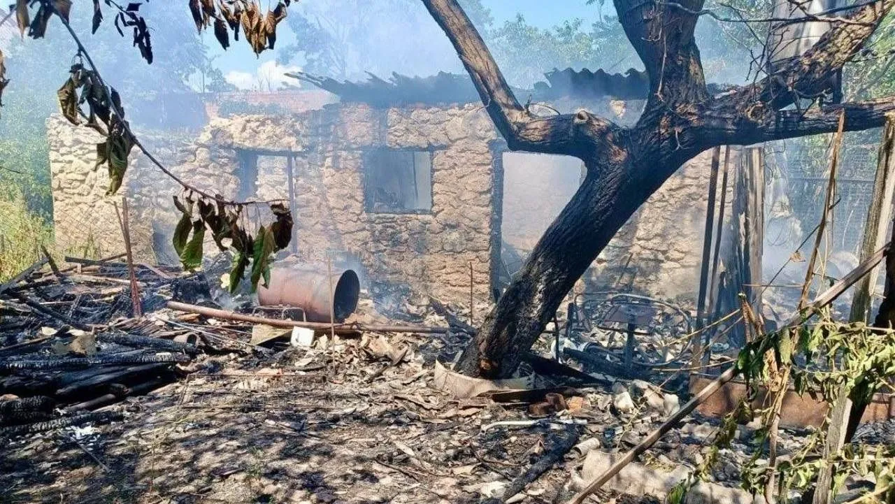 Удар РФ по Нікополю: загинув чоловік, пошкоджені житлові будинки