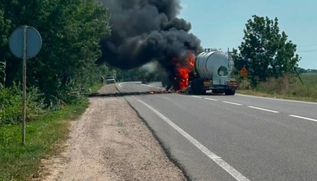 Удар по вантажівці з цистерною на Одещині: двоє загиблих, троє поранених