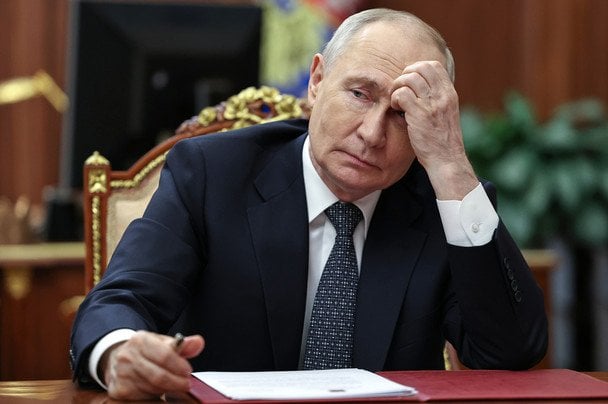 Путін переховується за допомогою бронепоїзда та дублікатів кабінетів — NYT