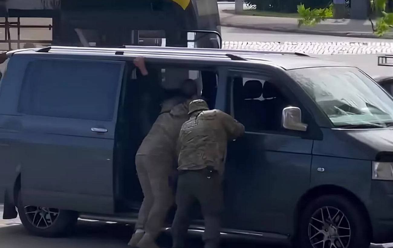 ТЦК на Черкащині закував у кайданки чоловіка з відстрочкою і вивіз за 140 км