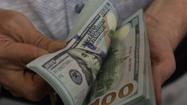НБУ розширив валютні ліміти: українці за кордоном можуть витрачати більше