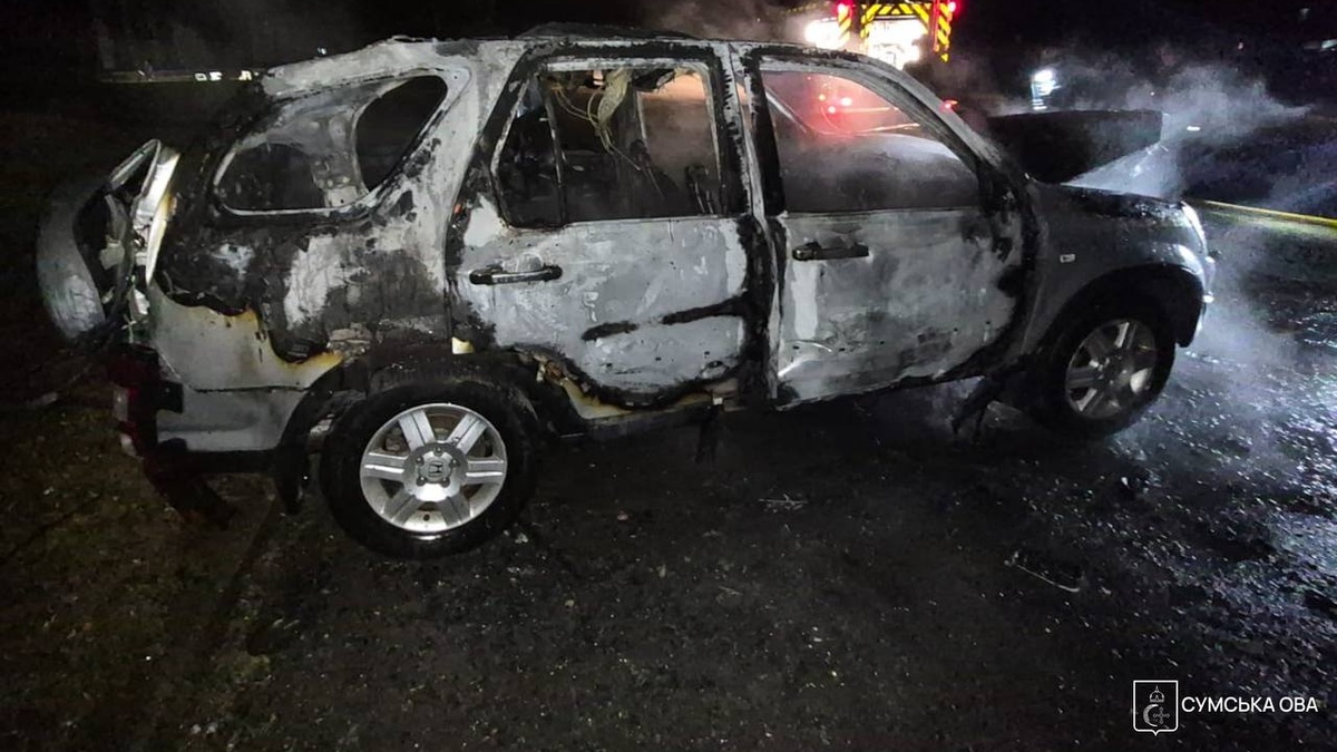 Дрон РФ атакував цивільний автомобіль у Сумах: загинув водій, дружина поранена