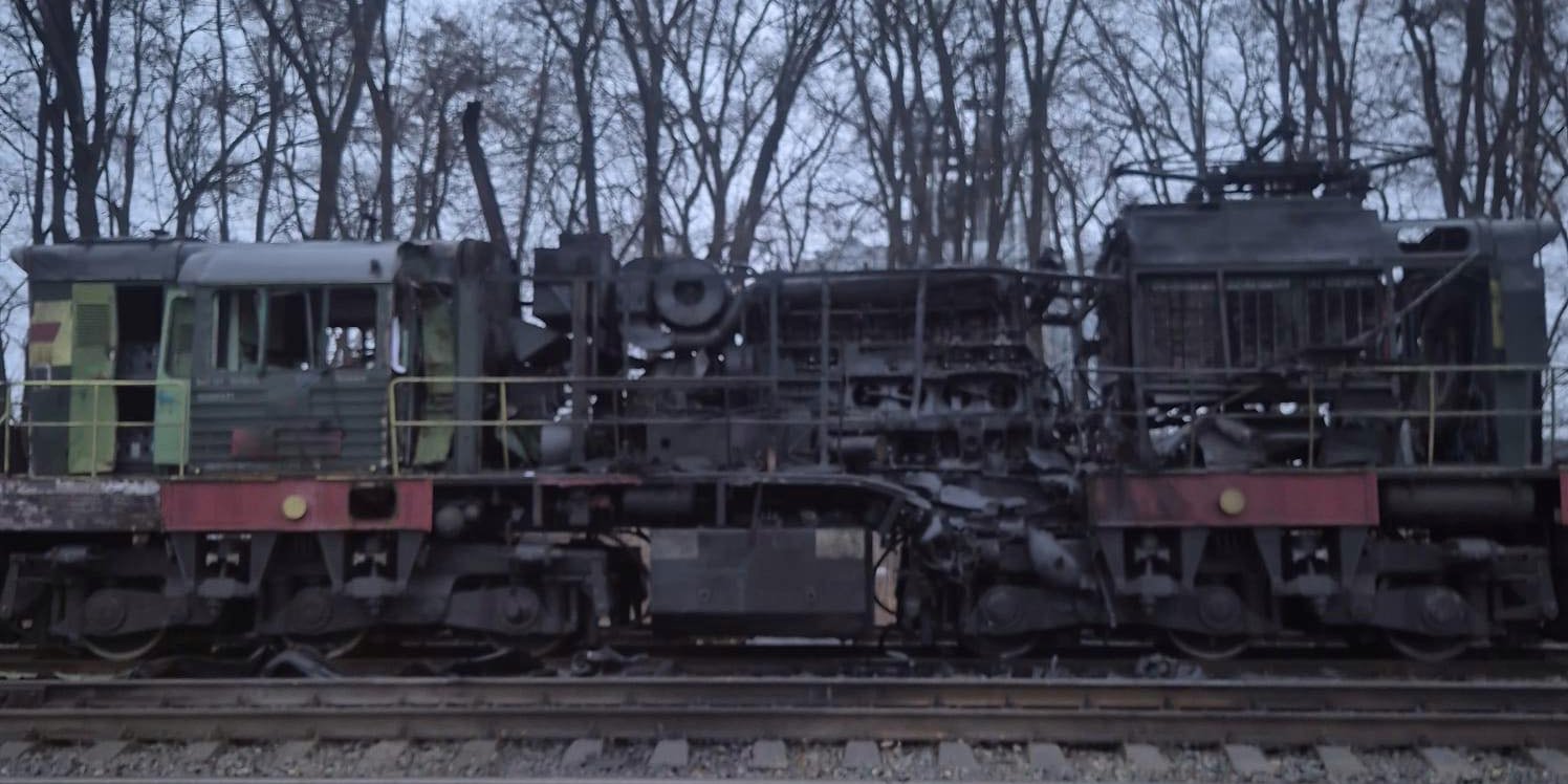 Дрон РФ влучив у тепловоз на Чернігівщині: двоє залізничників поранені
