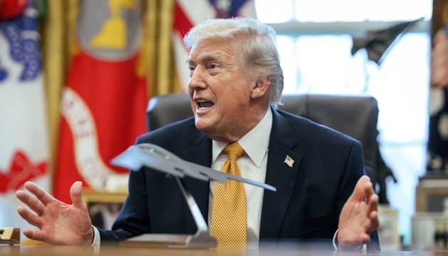 Трамп погрожує розбомбити Оман, якщо він заважатиме США в Ормузькій протоці