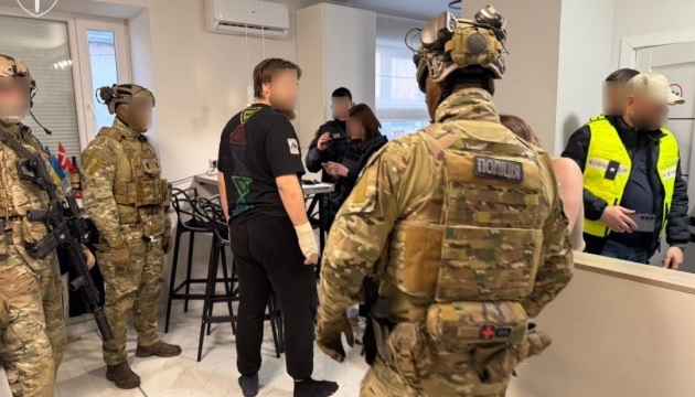 Шахраї з України видавали себе за латвійську поліцію та ошукали ЄС на 15 млн грн