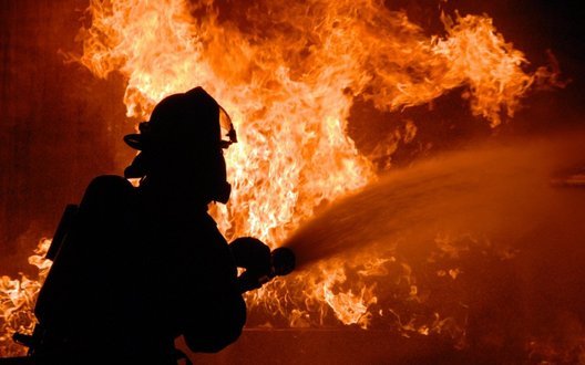 Росія атакувала Київ балістикою вночі: один загиблий, горить склад у Дарницькому районі