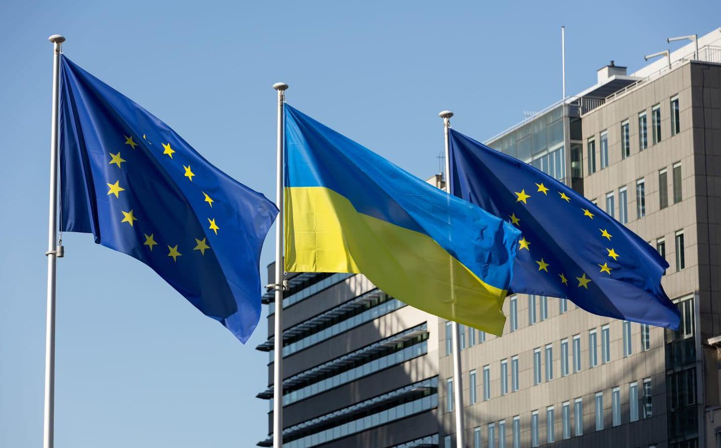 Єврокомісія підняла прапор України у Брюсселі напередодні Дня Незалежності