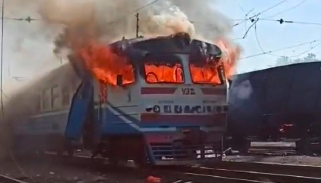 Дрон РФ вдарив по електропоїзду Лозова–Харків: загинула пасажирка, є поранені