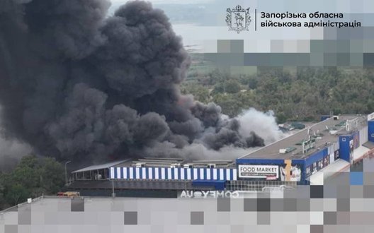 Росія вдарила «Шахедом» по ТЦ «Епіцентр» у Запоріжжі: є постраждалий