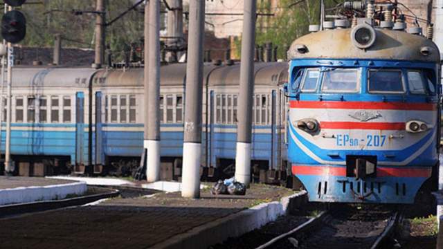 УЗ: масові затримки потягів по всій Україні від 2 до 10 годин