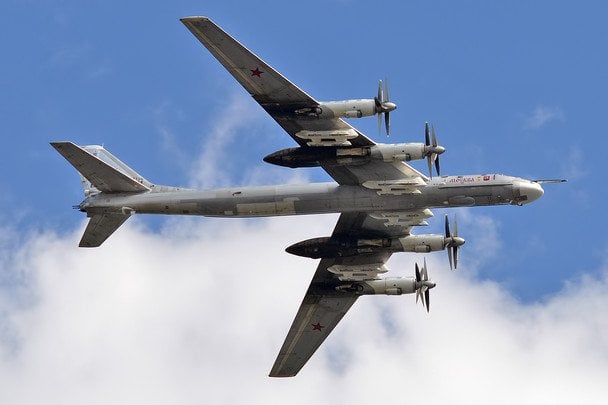 СБУ уразила стратегічний бомбардувальник Ту-95МС на аеродромі в Енгельсі