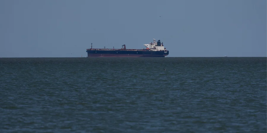 США можуть зняти санкції з іранської нафти на танкерах — Бессент