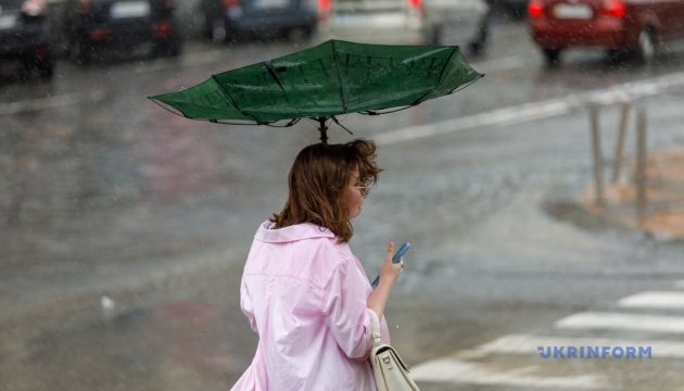 Погода в Україні 30 серпня: до +27°, на заході дощі та грози
