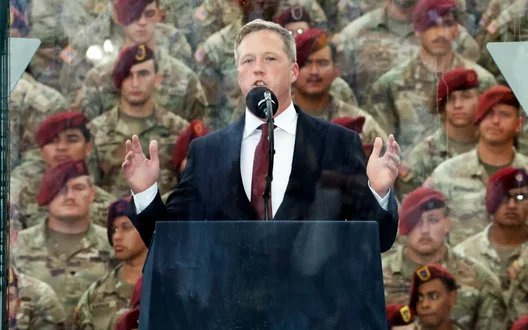 Міністр Сухопутних військ США Деніел Дрісколл іде у відставку через конфлікт з Гегсетом