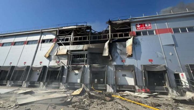Росія вдруге за два дні вдарила по терміналу Нової пошти на Одещині — спалахнула пожежа