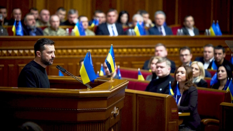 Зеленський вніс до Ради два законопроєкти проти шахрайських кол-центрів