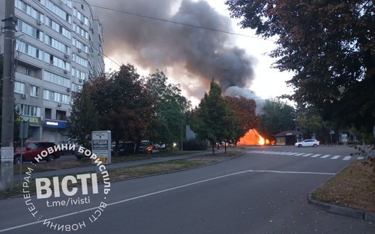 Після атаки Шахедів у Борисполі спалахнули склади фармкомпанії Біокон