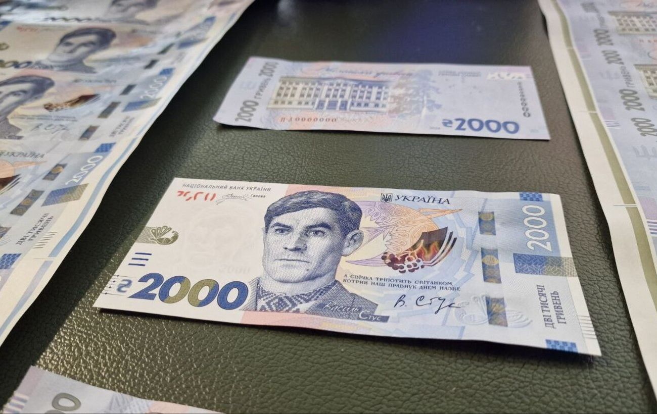 НБУ ввів у обіг банкноту 2000 гривень із портретом Василя Стуса