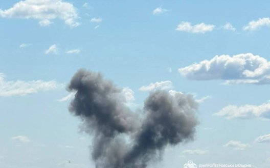 Дрони РФ вдарили по промисловому підприємству в Броварах: спалахнула масштабна пожежа