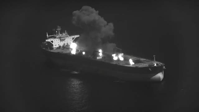 США вдарили по трьох іранських нафтових танкерах у відповідь на балістичну атаку