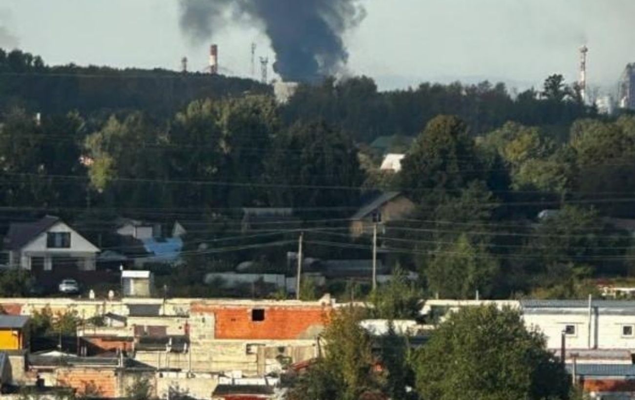 Дрони вдарили по Рязанському НПЗ: масштабна пожежа на одному з найбільших заводів Росії