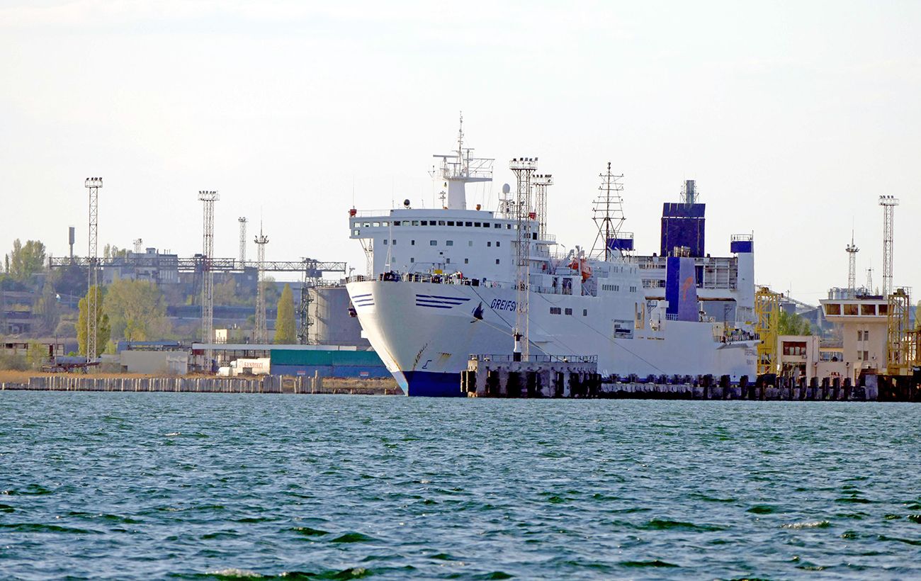 Двоє моряків-азербайджанців загинули через удар РФ по буксиру в Чорному морі