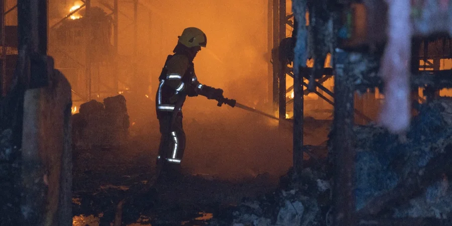 Росіяни втретє вдарили по ТРЦ «Мануфактура» в Сумах: нова пожежа та постраждалі