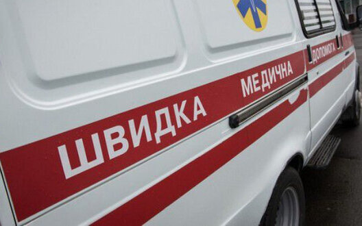 Дрон РФ вдарив по «швидкій» у Херсоні під час виїзду: троє медиків поранені
