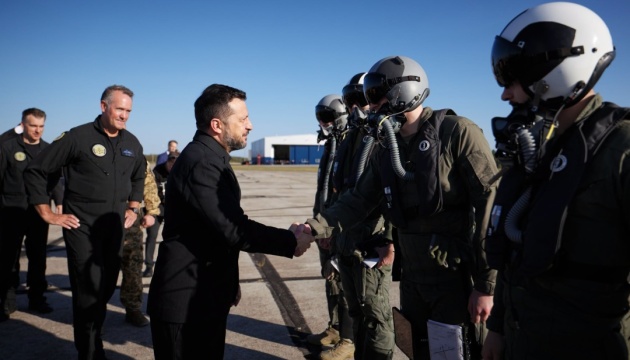 Зеленський у Канаді: зустрівся з пілотами ЗСУ та обговорив $91 млрд для відновлення енергетики