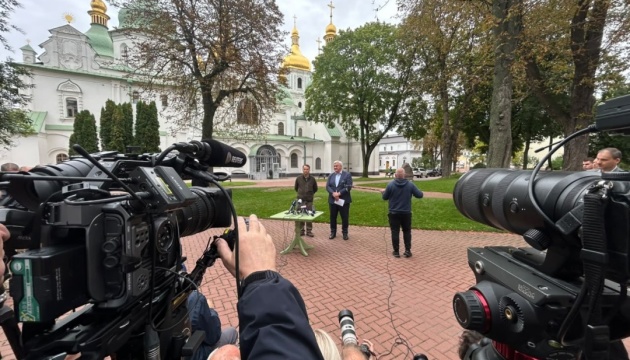 Сікорський у Києві: Польща швидко переможе РФ у разі нападу — спільна позиція з Сибігою