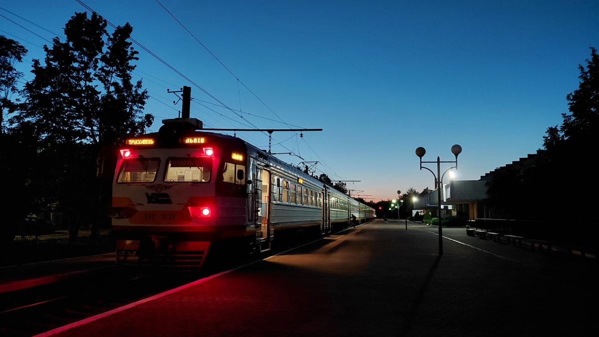 Укрзалізниця запровадила шестизонову систему тарифів у приміських поїздах