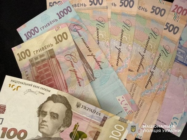 Фінансова криза: в Україні бюджет фінансує лише три напрямки, прем'єр попереджає про скорочення