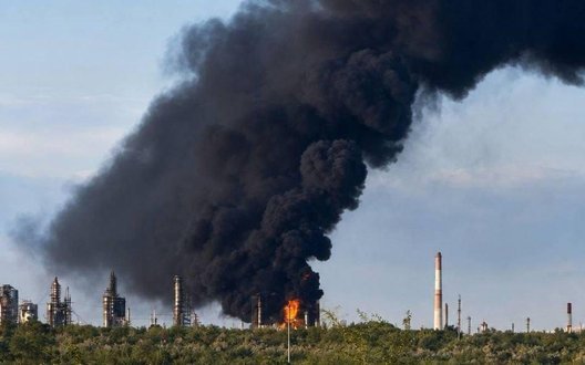 НПЗ у Сизрані та Саратові зупинились після атак дронів, Україна вдарила по заводу в Арктиці