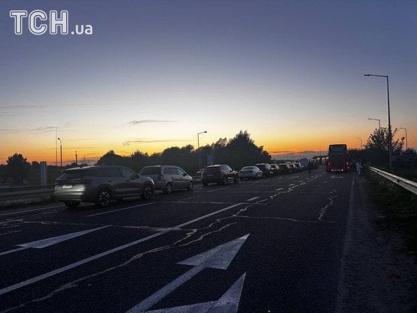 На кордоні з Польщею утворились великі черги через посилені перевірки
