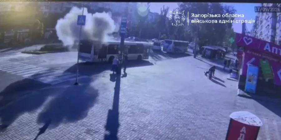 Росія атакувала FPV-дроном пасажирський автобус у Запоріжжі: троє поранених