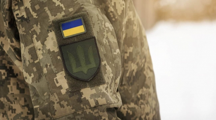 Невідомі підкинули вибухівку біля будівлі ТЦК на Львівщині: поранено військового